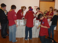 2011-11-24: Unsere CaEx packen Albanienpakete